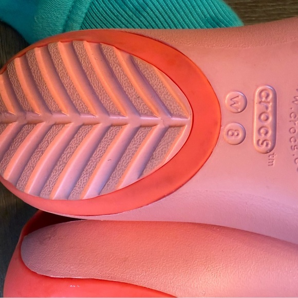 Pink floral crocs thong sandals - Picture 6 of 6